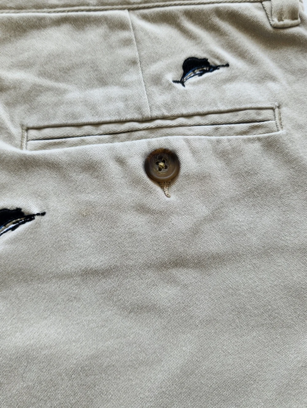 Southern Pines Blue Marlin Embroidered Khaki Shorts Men’s 34